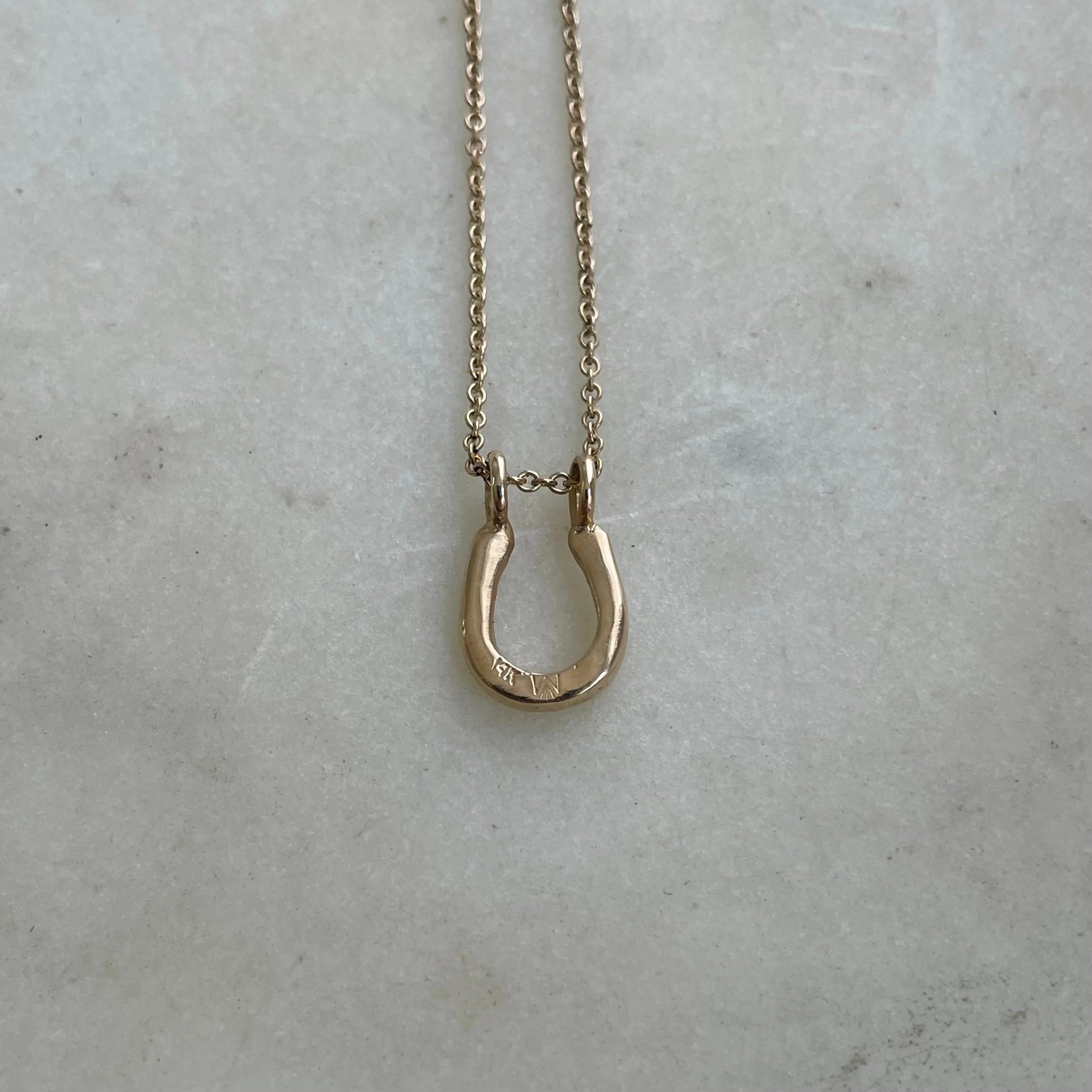 14K GOLD HORSESHOE PENDANT