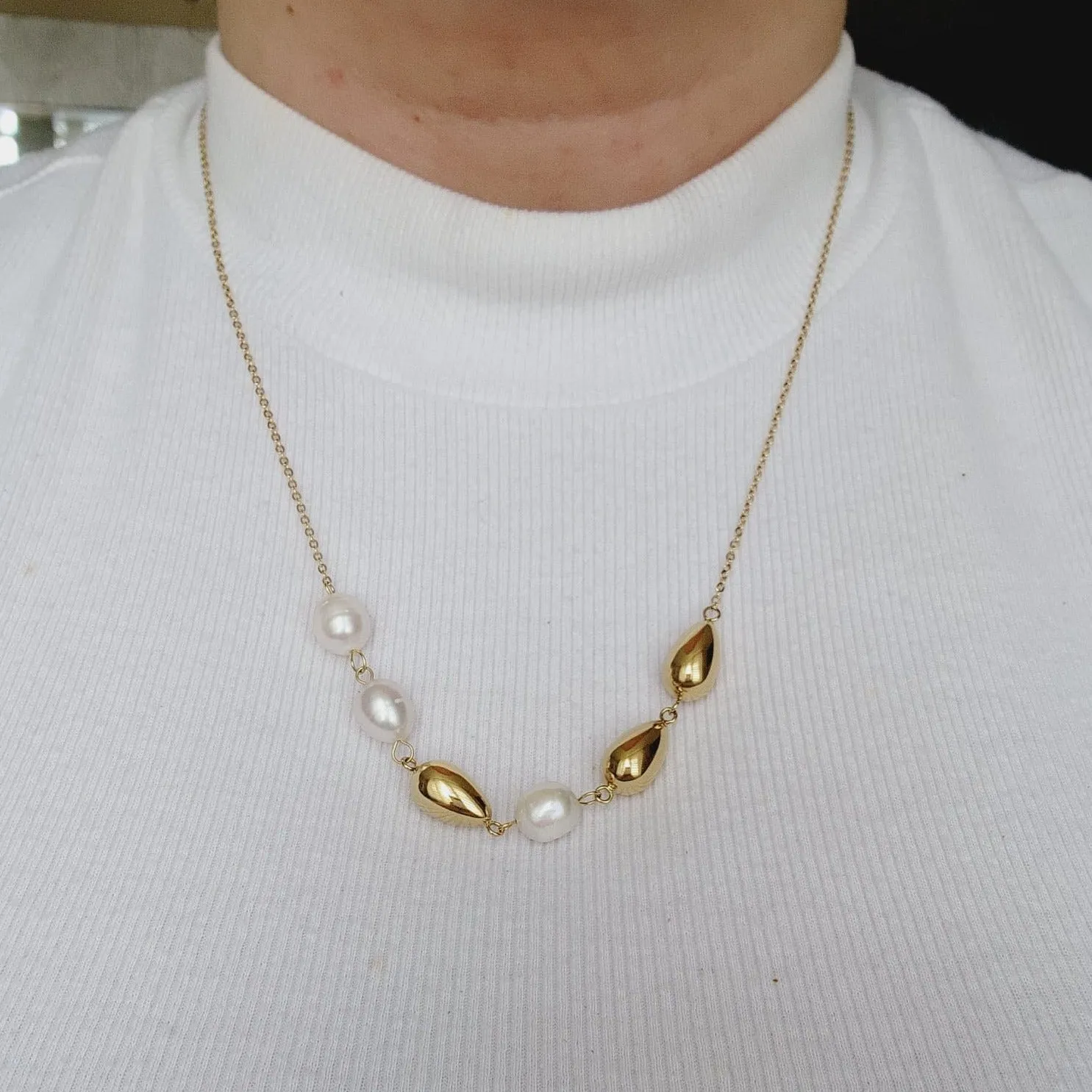 Golden Sea Pearls Necklace