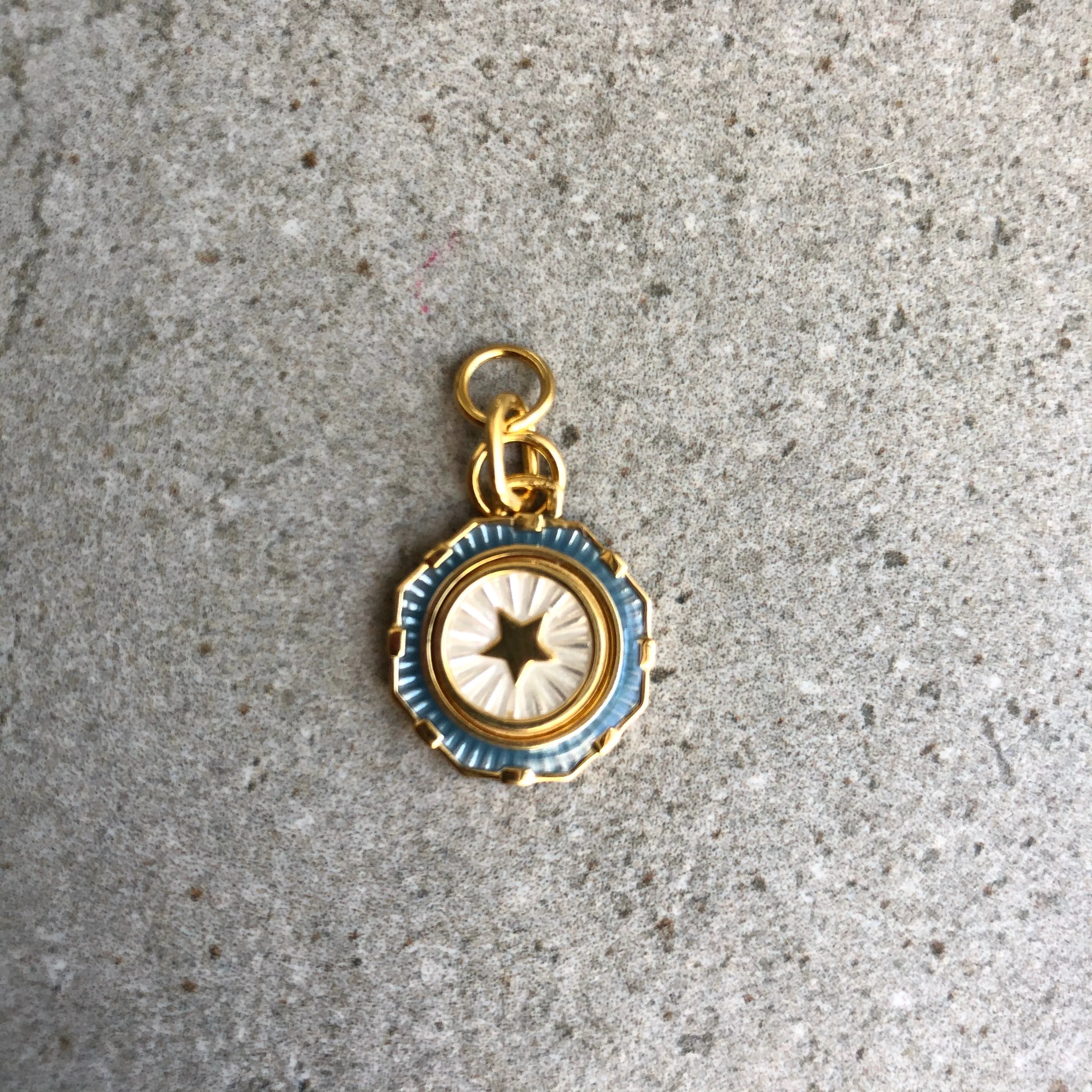 MB Yasmeen Ocean Charm, Gold