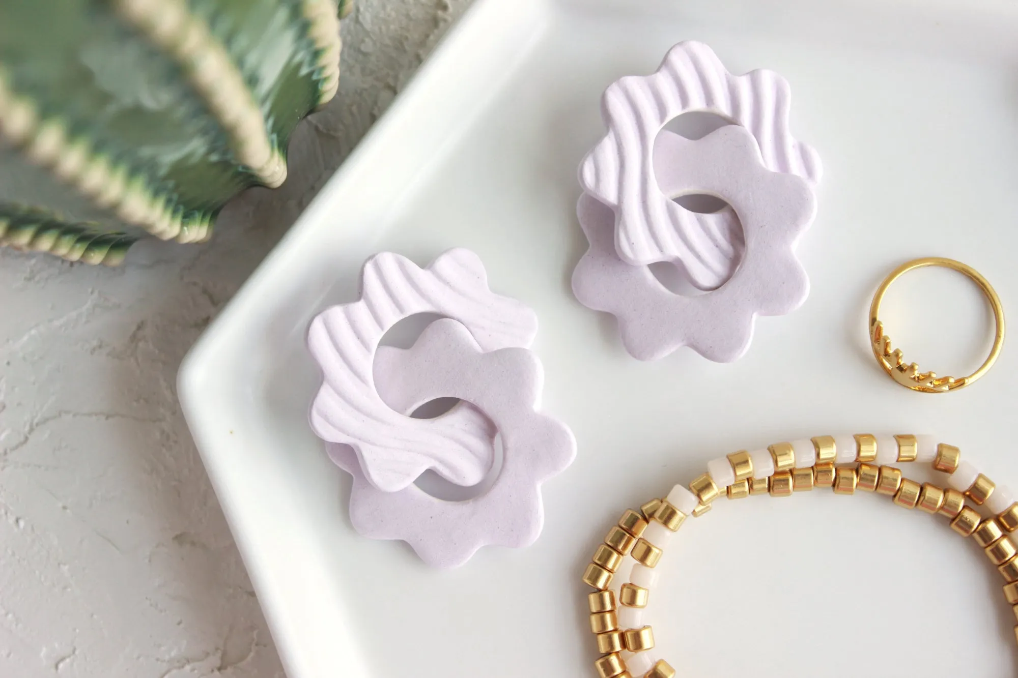 Wavy Striped 8-Sided Flower Link Earrings