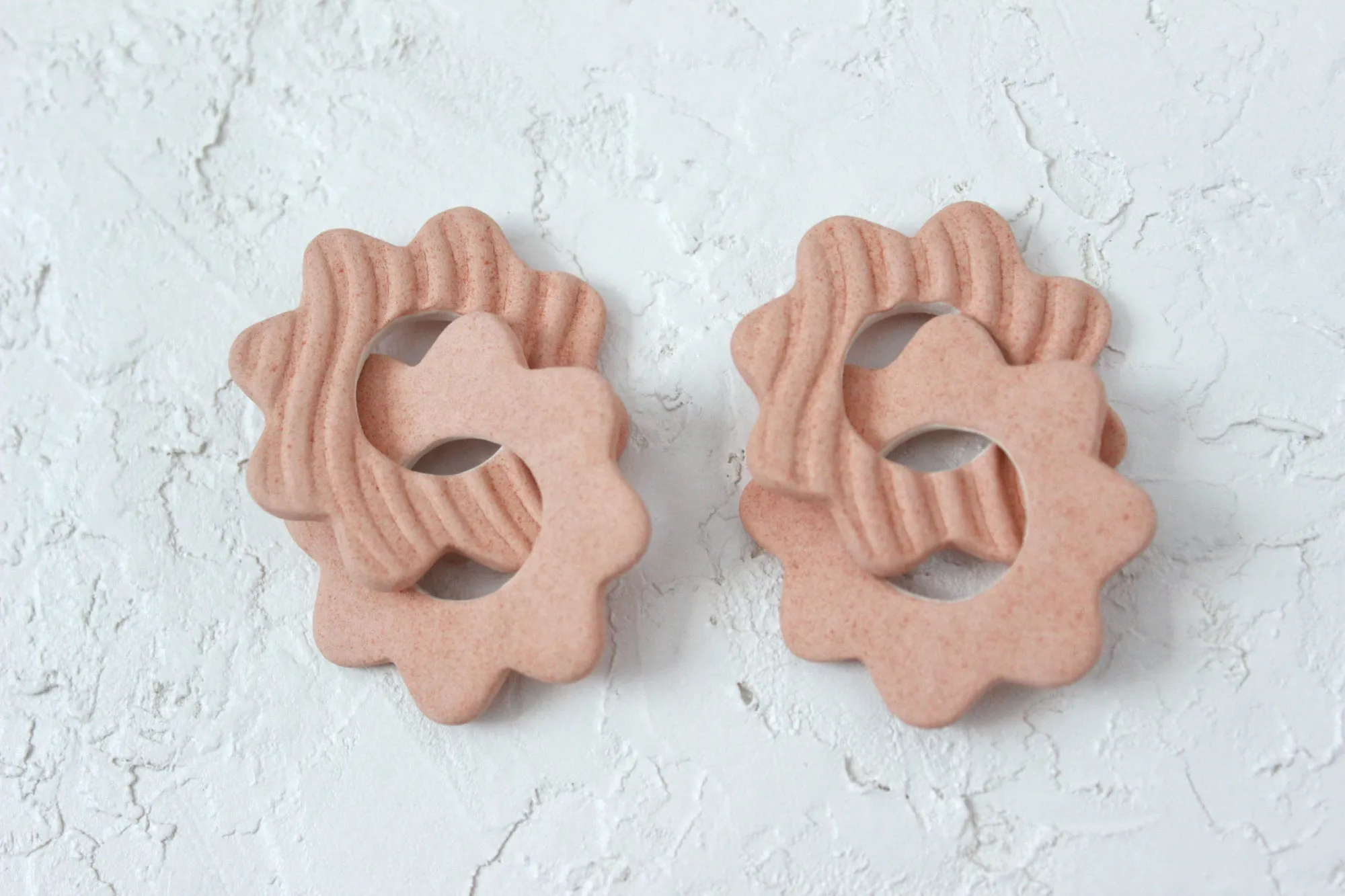 Wavy Striped 8-Sided Flower Link Earrings