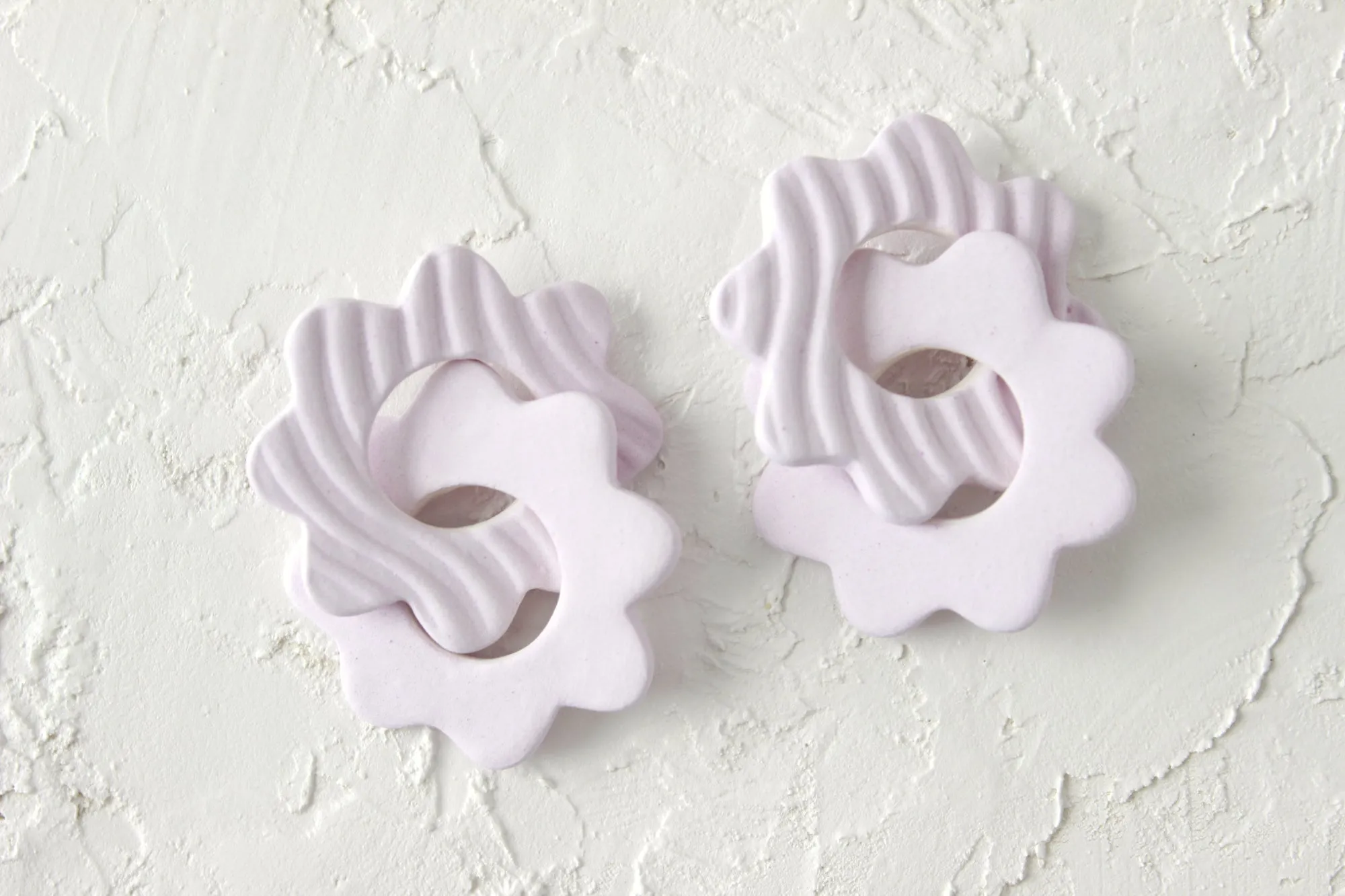 Wavy Striped 8-Sided Flower Link Earrings