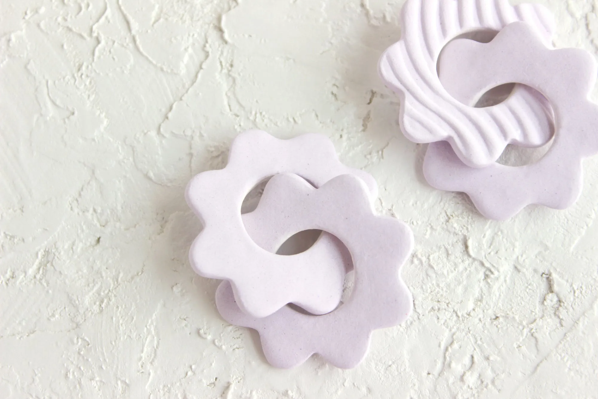 Wavy Striped 8-Sided Flower Link Earrings